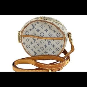 Authentic Louis Vuitton cross body purse